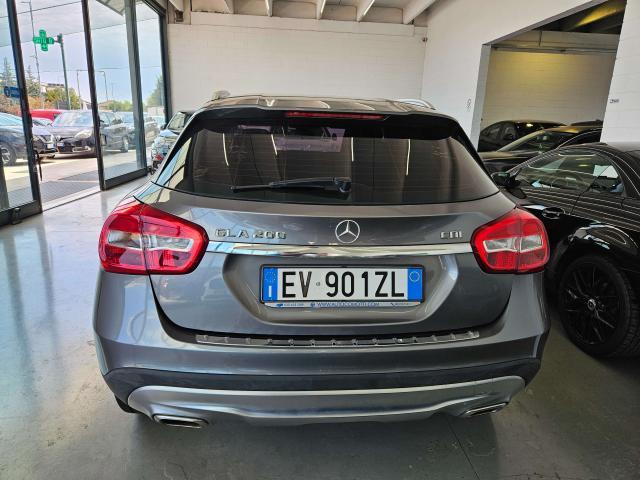 Mercedes-Benz GLA 200