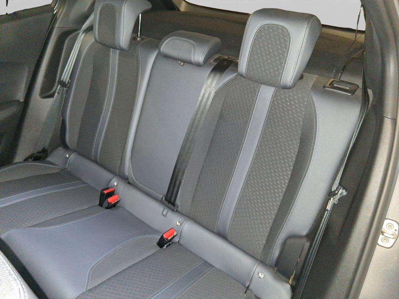 Peugeot 2008 PureTech 130 S&S EAT8 Allure Pack