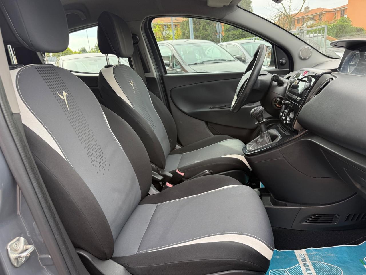 Lancia Ypsilon 1.2 69 CV 5 porte Elefantino