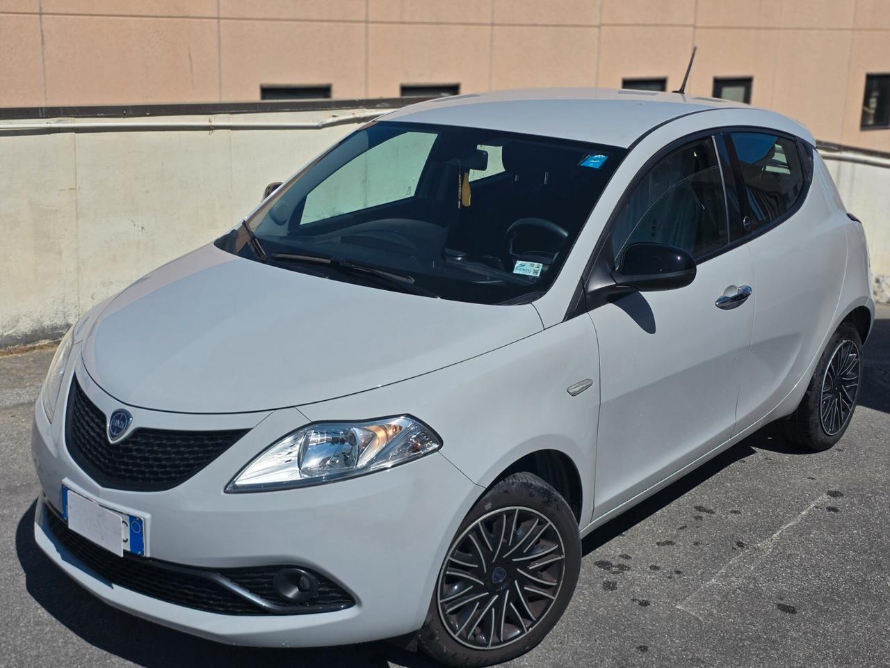Lancia Ypsilon 1.0 FireFly 5 porte S&S Hybrid Ecochic Gold