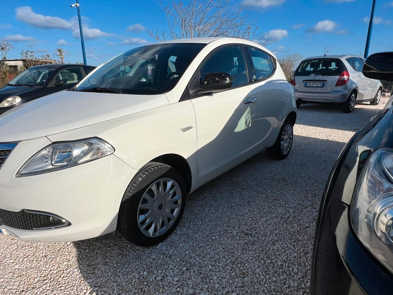 Lancia Ypsilon 0.9 TwinAir 85 CV 5 porte Metano Ecochic Gold