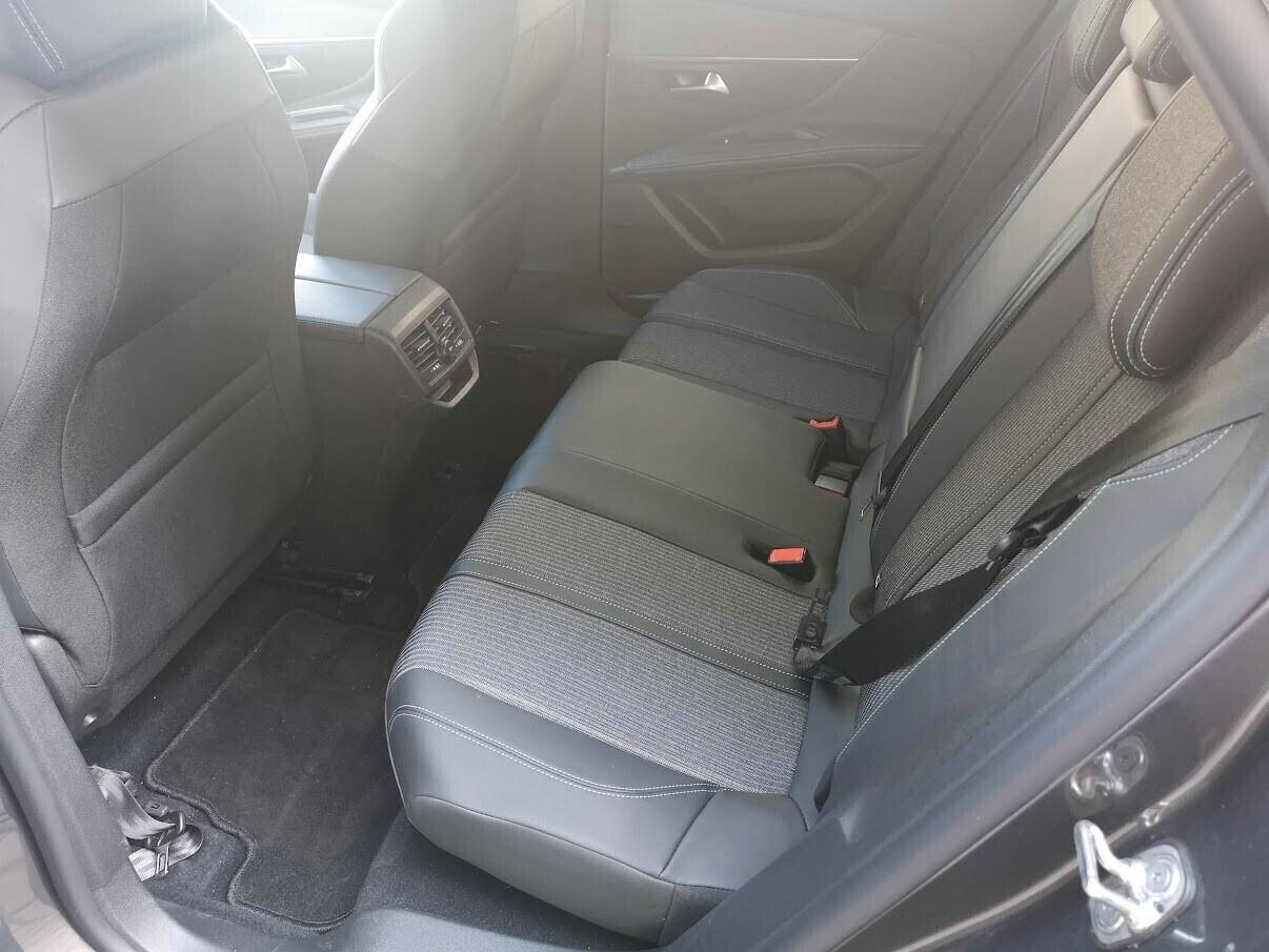Peugeot 3008 BlueHDi 130 S&S EAT8 Allure Pack KM 50.008 !!!
