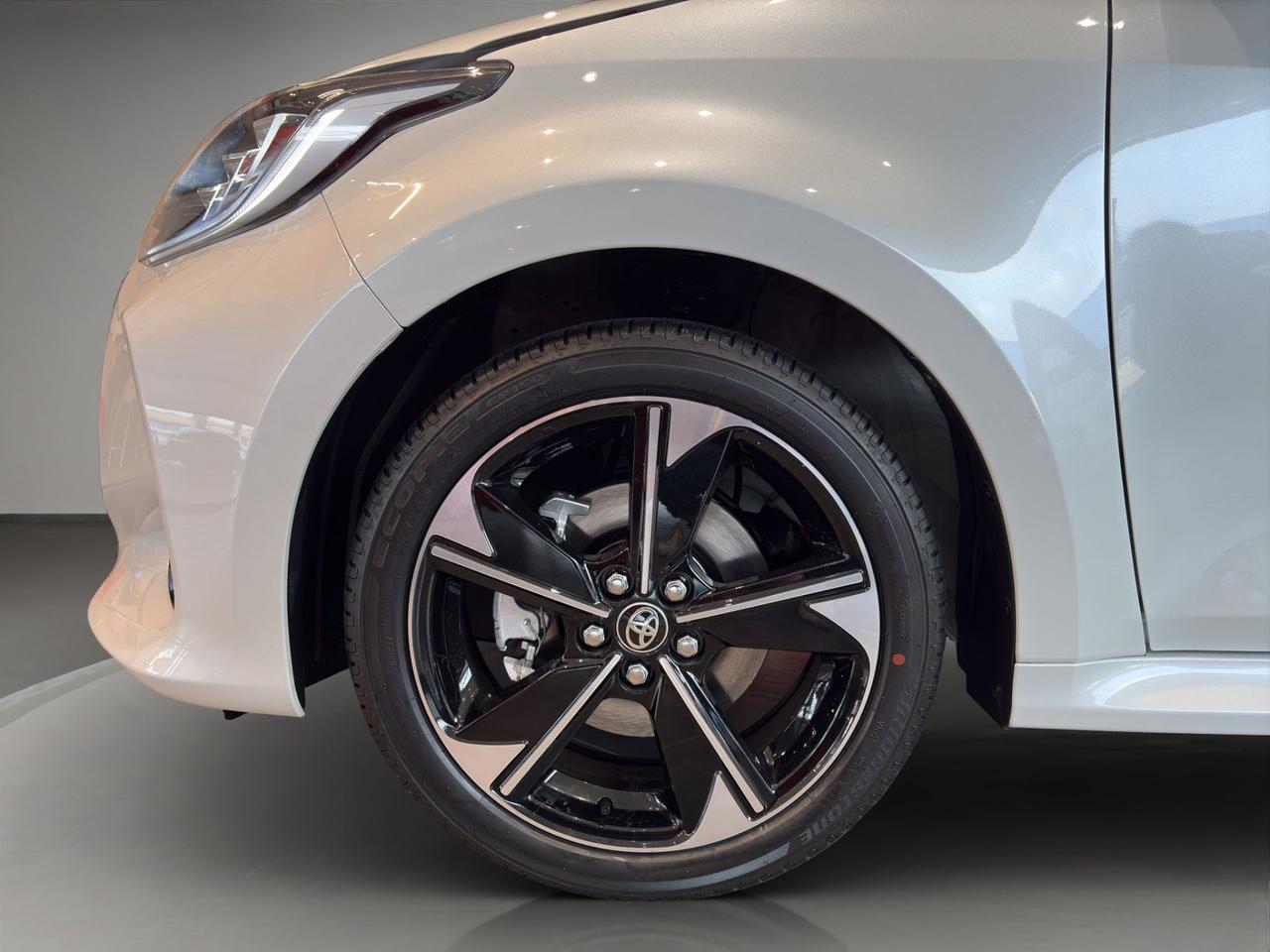 Toyota Yaris 1.5h 130 Lounge