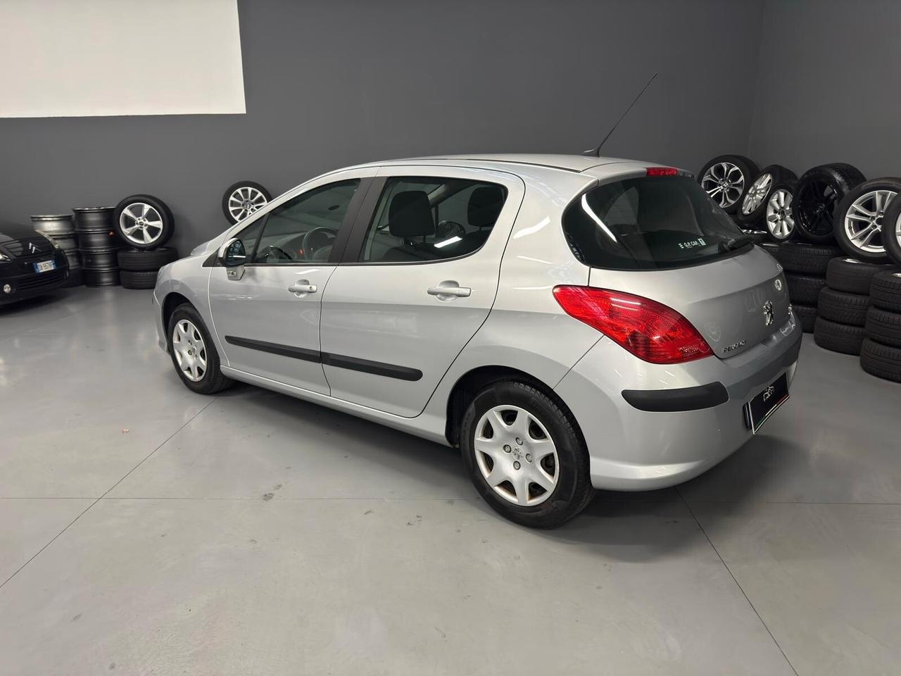 Peugeot 308 1.4 VTi 98CV 5p. Premium