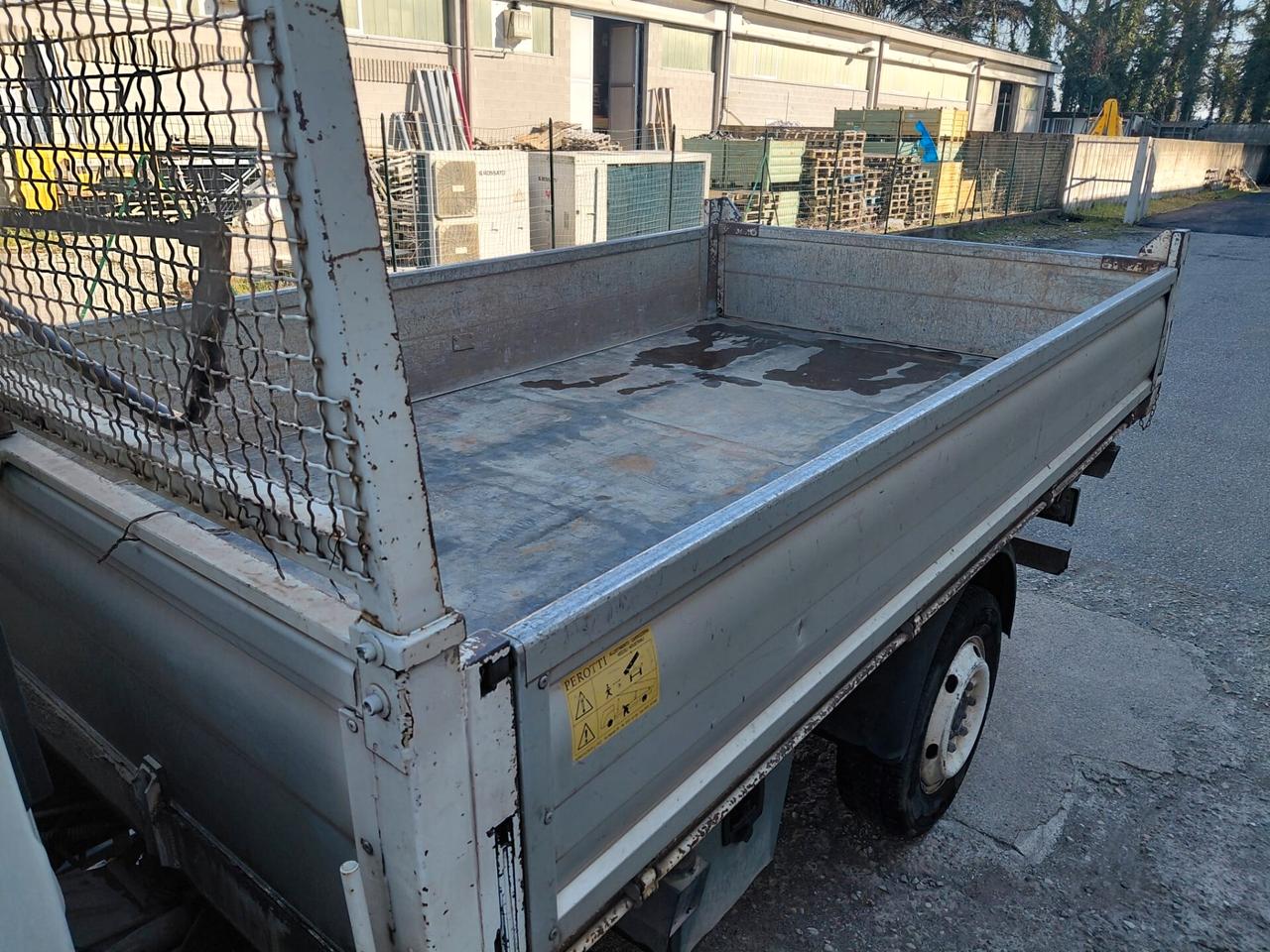 Isuzu NLR 85A 3.0 ribaltabile trilaterale