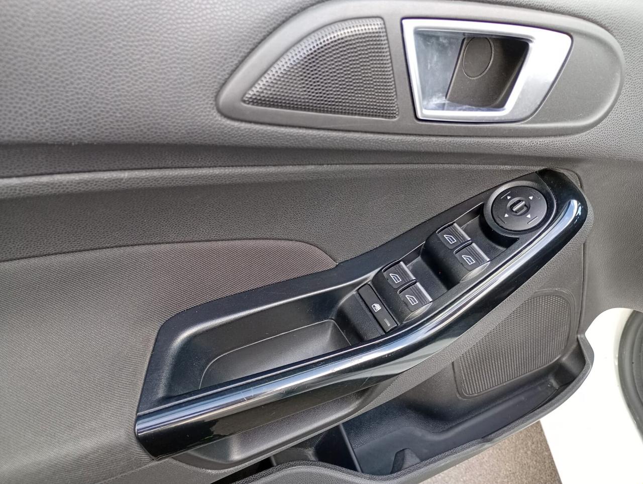 FORD FIESTA 1.5 DIESEL TITANIUM UNICOPROPRIETARIO