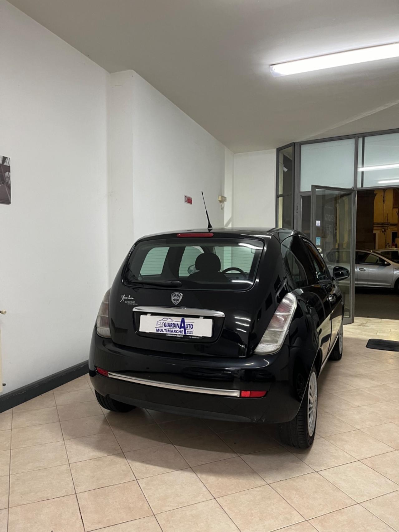 Lancia Ypsilon 1.3 MJT 75 CV Unyca