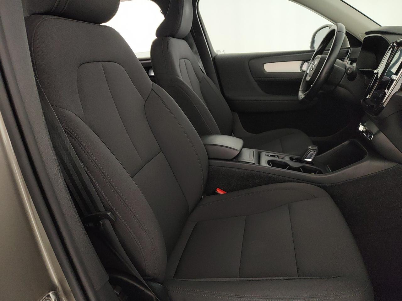 VOLVO XC40 - XC40 2.0 d4 Momentum awd geartronic
