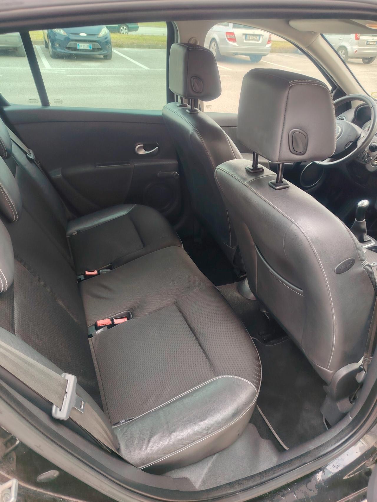 Renault Clio 1.2 16V SporTour Le Iene