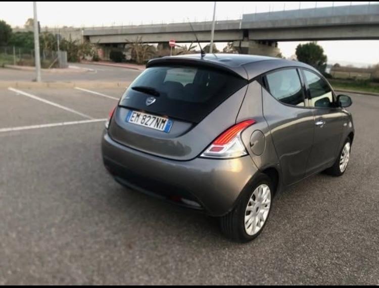 Lancia Ypsilon 1.2 69 CV Unyca