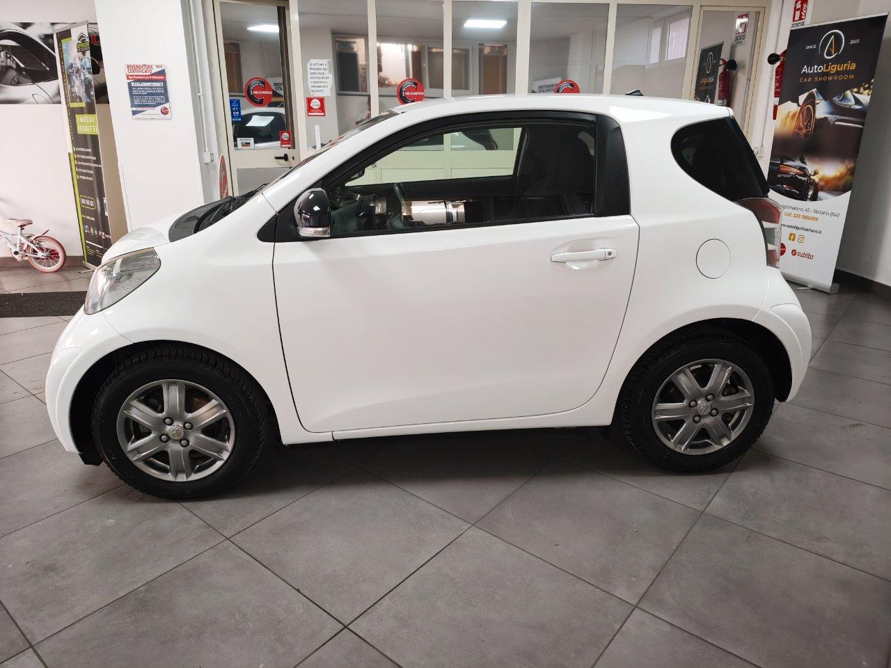Toyota iQ 1.0 Tobasco cvt