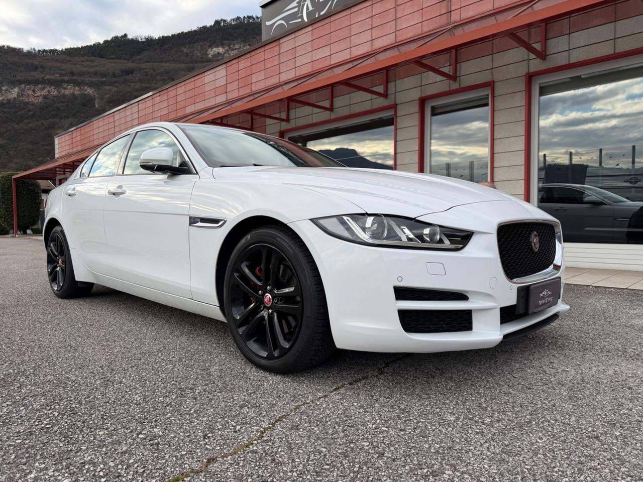 Jaguar XE - Prestige - FULL OPTIONAL