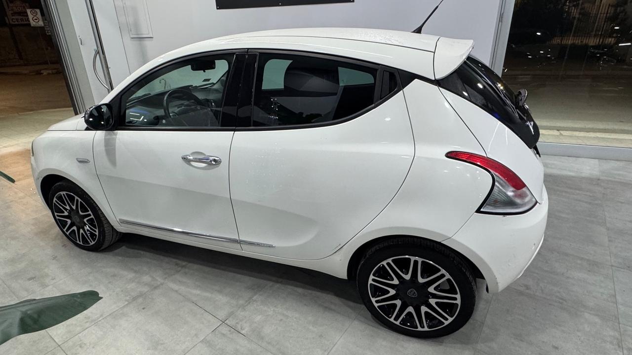 Lancia Ypsilon 1.2 69 CV 5 porte S&S Platinum-43.000 km