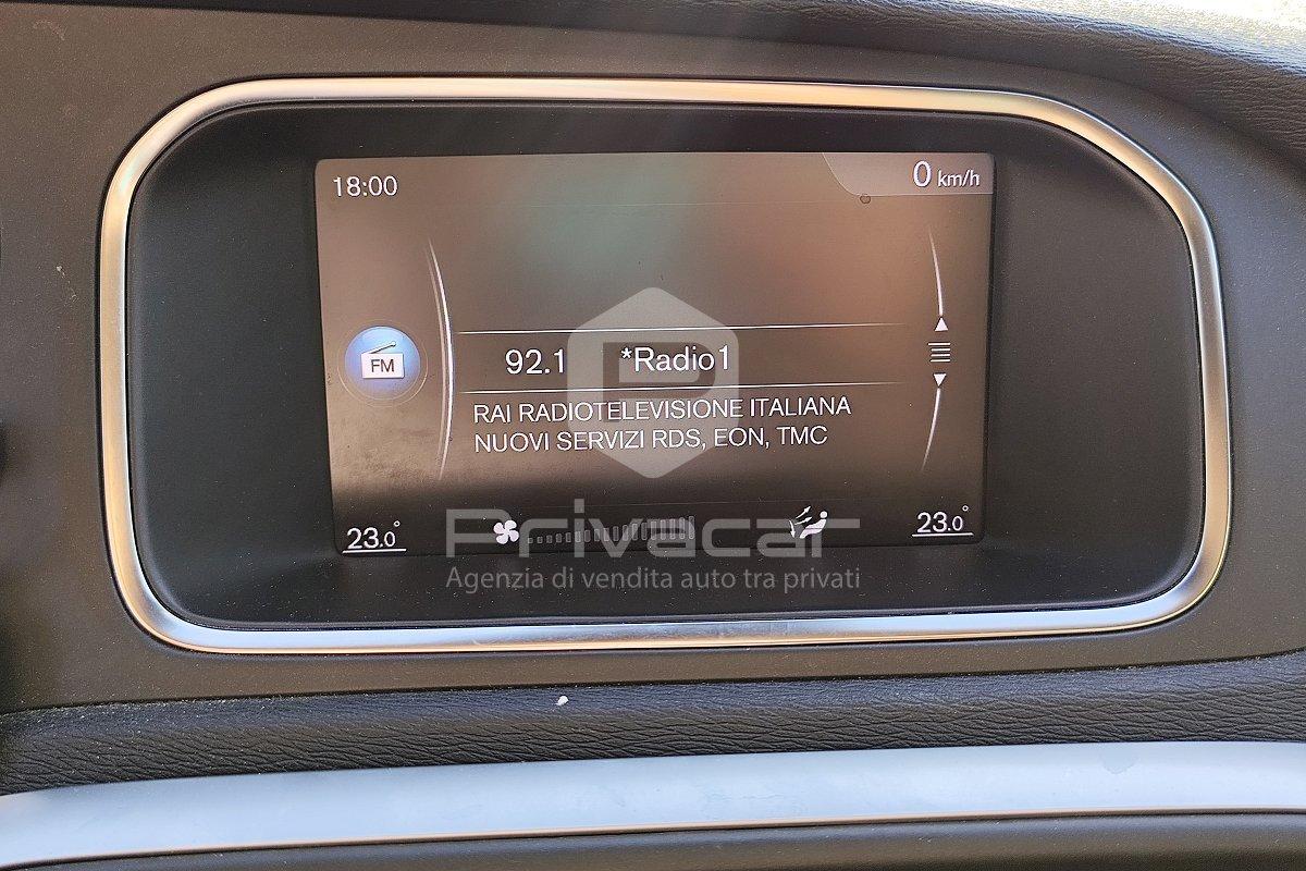 VOLVO V40 D2