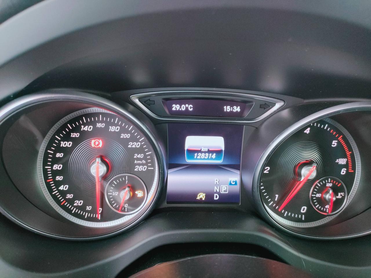 Mercedes-Benz GLA-X156 2017 - GLA 200 d Sport auto