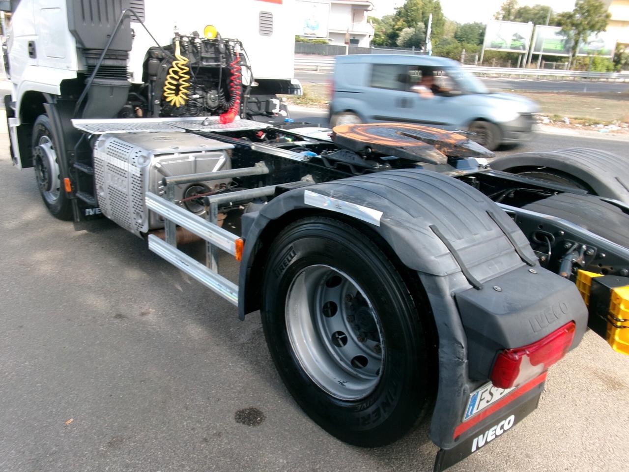 Iveco STRALIS AT 460 E6 MANAULE ZF TRATTORE PER SEMIRIMORCHIO 650000 KM