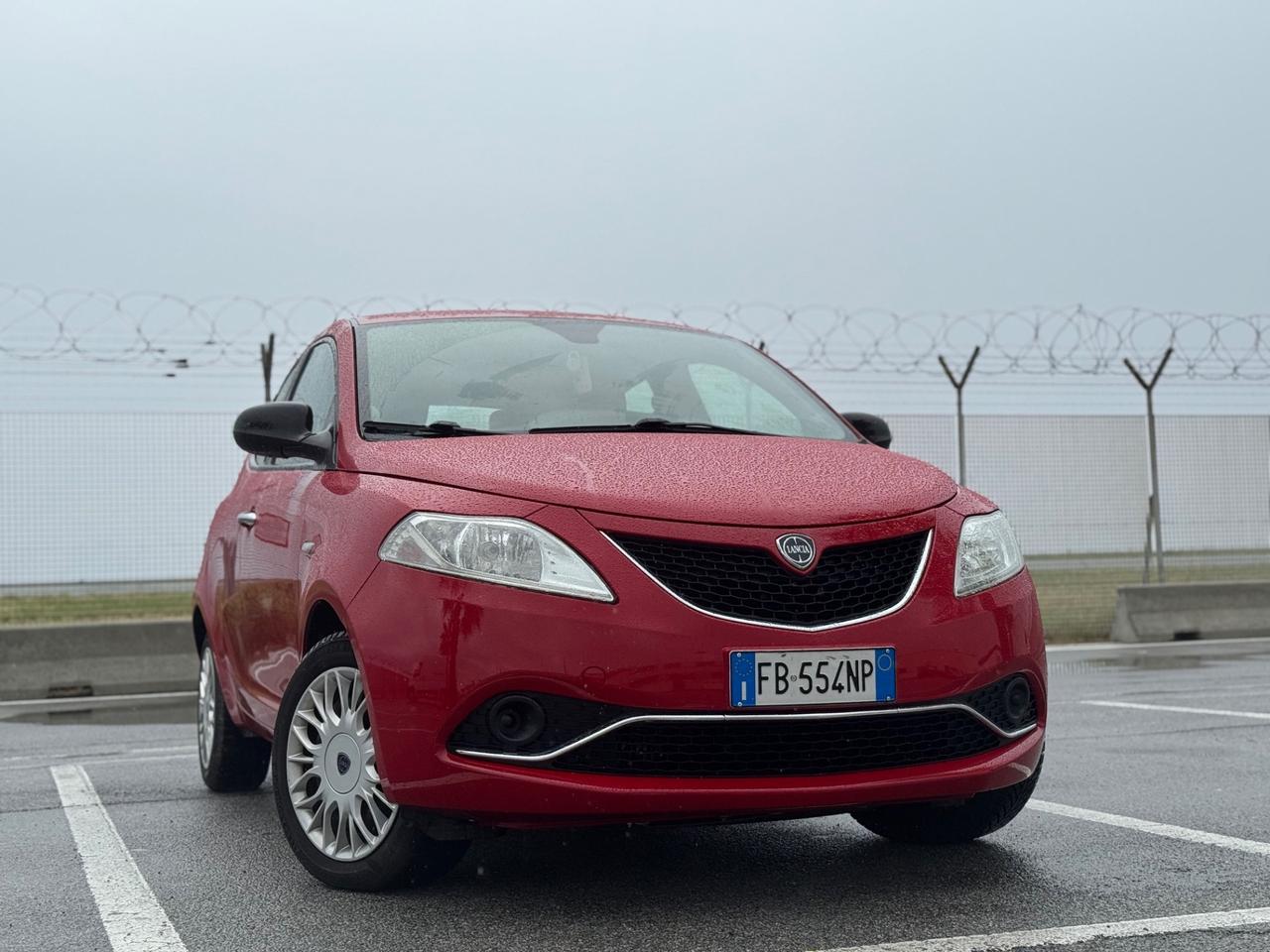 Lancia Ypsilon 1.3 MJT 95CV PLATINUM 12MESI DI GARANZIA 1 PRO