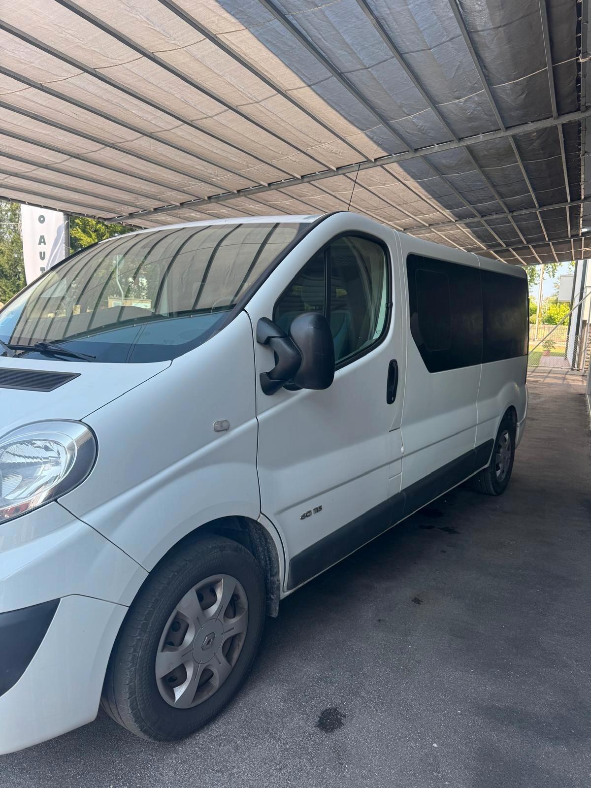 RENAULT TRAFIC 8 POSTI