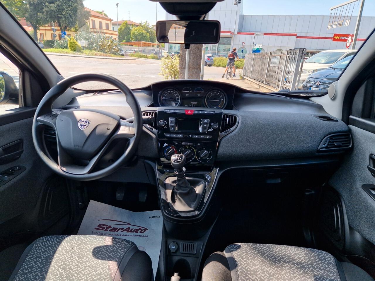 Lancia Ypsilon 1.0 FireFly 5 porte S&S Hybrid Silver