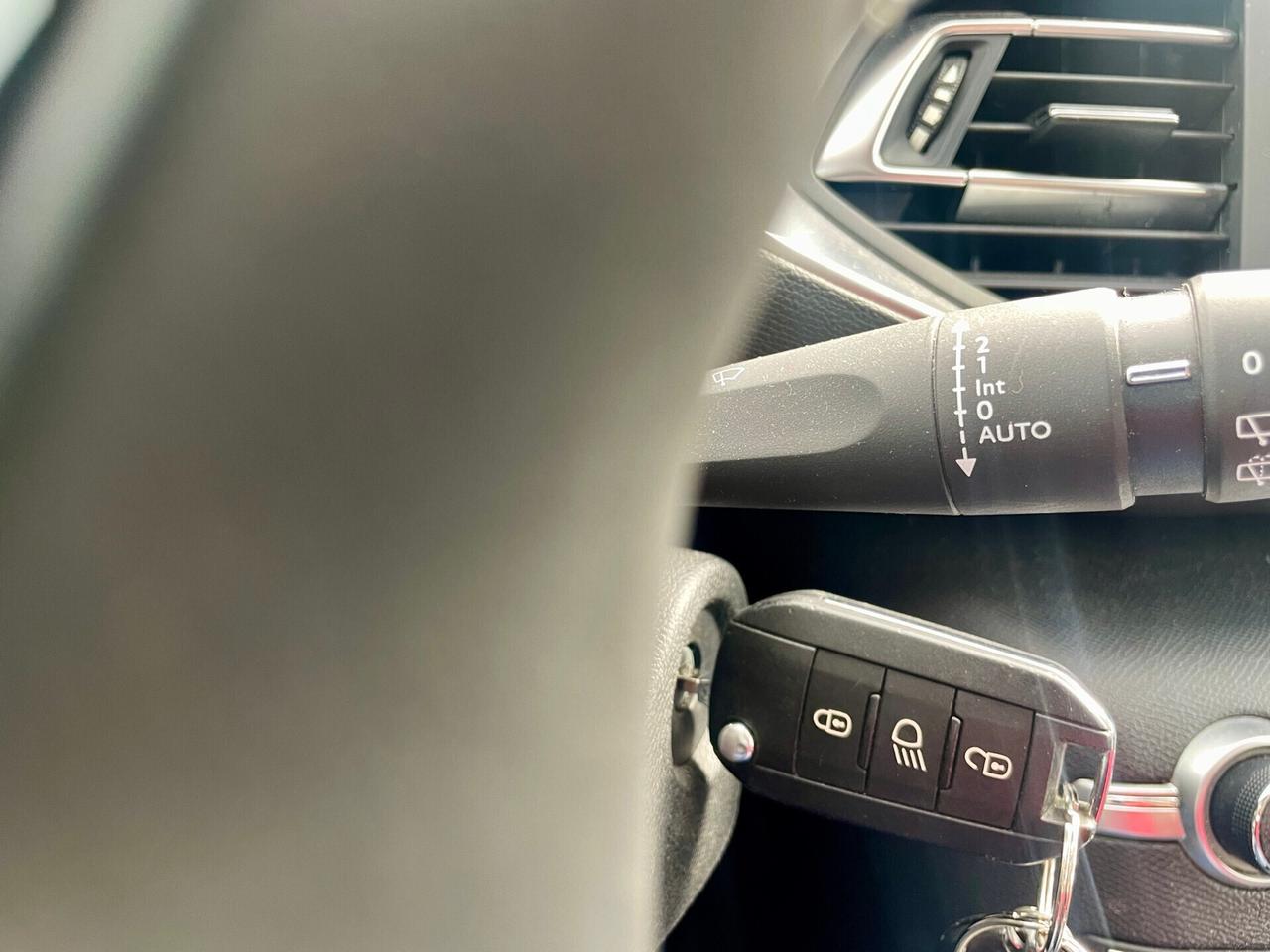 Peugeot 308 1.5 HDi 100CV 6M 12-2019