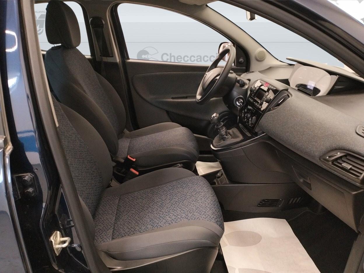 Lancia Ypsilon 1.0 FireFly 5 porte S&S Hybrid Ecochic Silver
