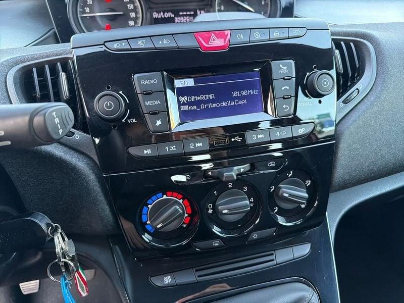 Lancia Ypsilon Ypsilon 1.0 firefly hybrid s&s 70cv