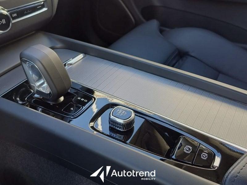 Volvo XC60 B4 197+14 CV AWD Automatica Mild Hybrid Diesel Plus Dark N1 Autocarro