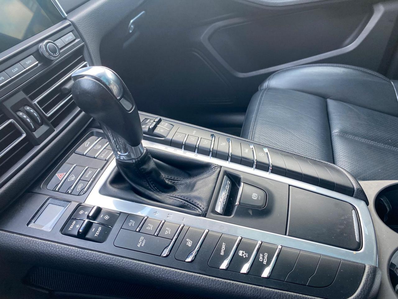 Porsche Macan 2.0 pdk con tetto panoramico