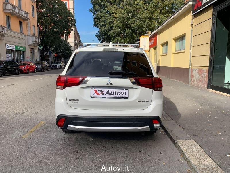 Mitsubishi Outlander Outlander 2.2 DI-D 4WD Instyle Plus SDA 7 posti (PROMO)