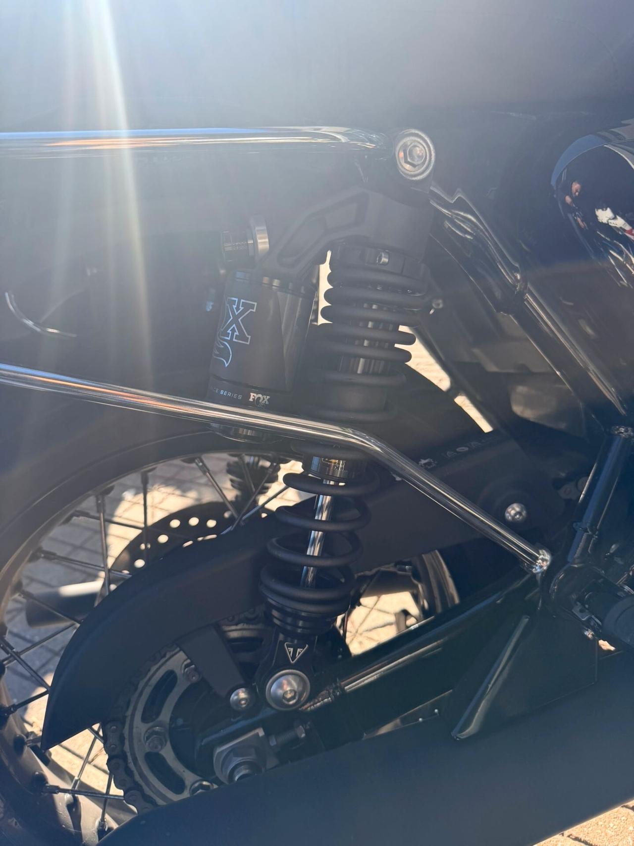 Triumph Bonneville T120 BLACK