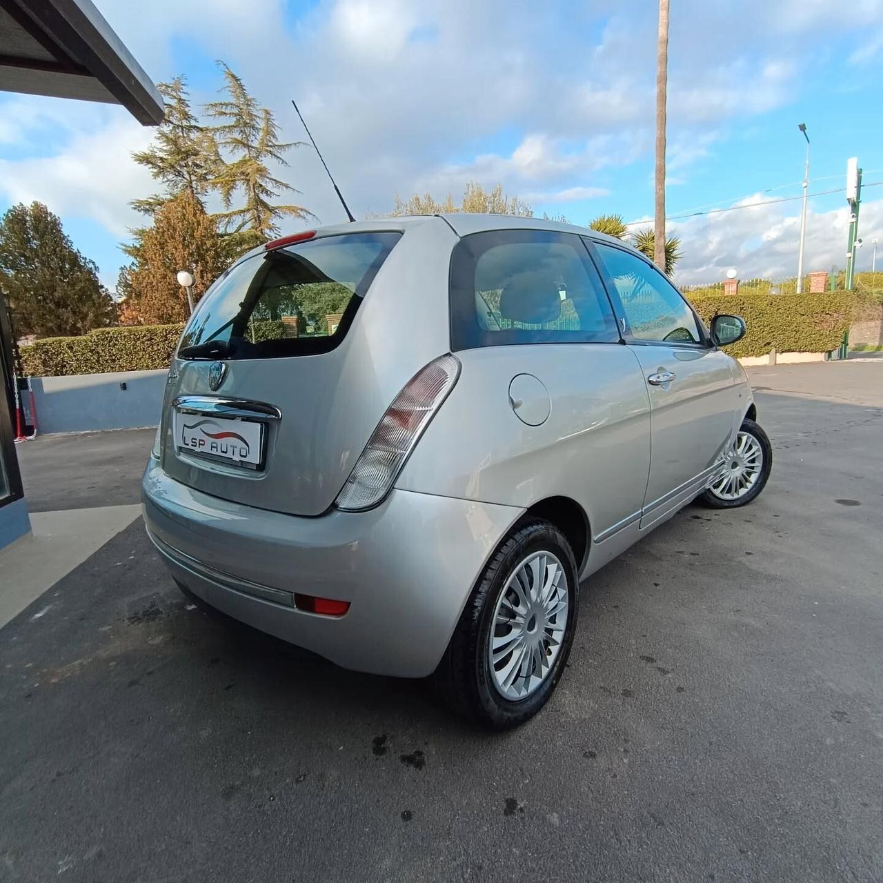 Lancia Ypsilon 1.2 69 CV OK NEOPATENTATI