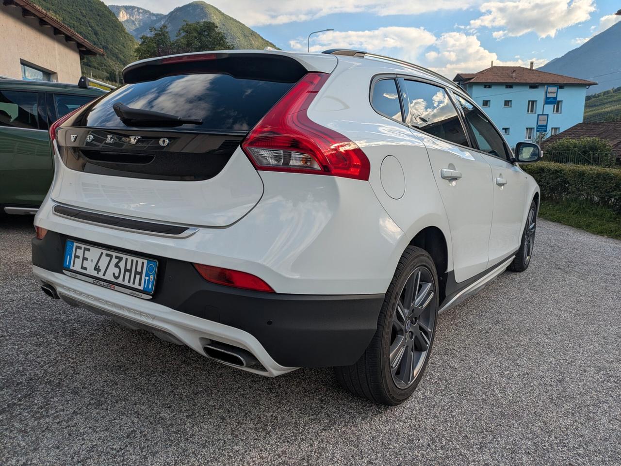 VOLVO V40 CROSS COUNTRY D2 MOMENTUM