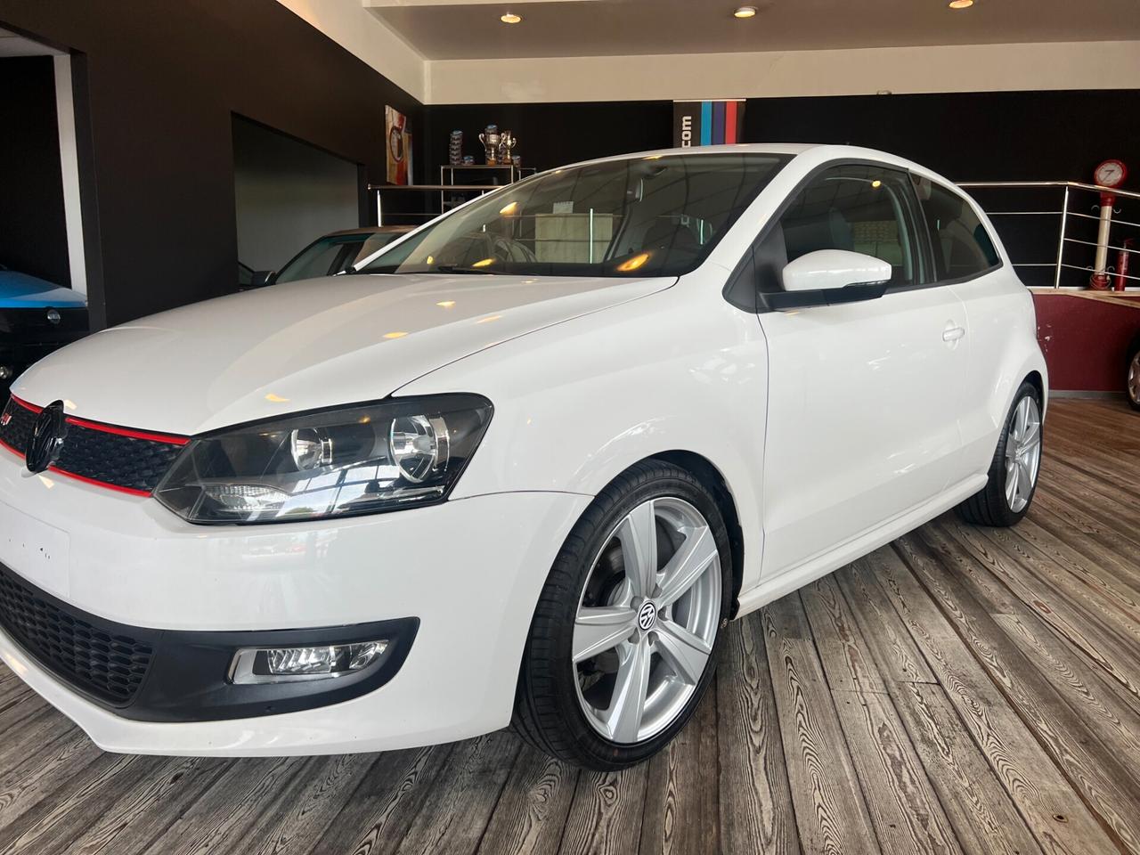 Volkswagen Polo 1.2 R-LINE/ GARANZIA