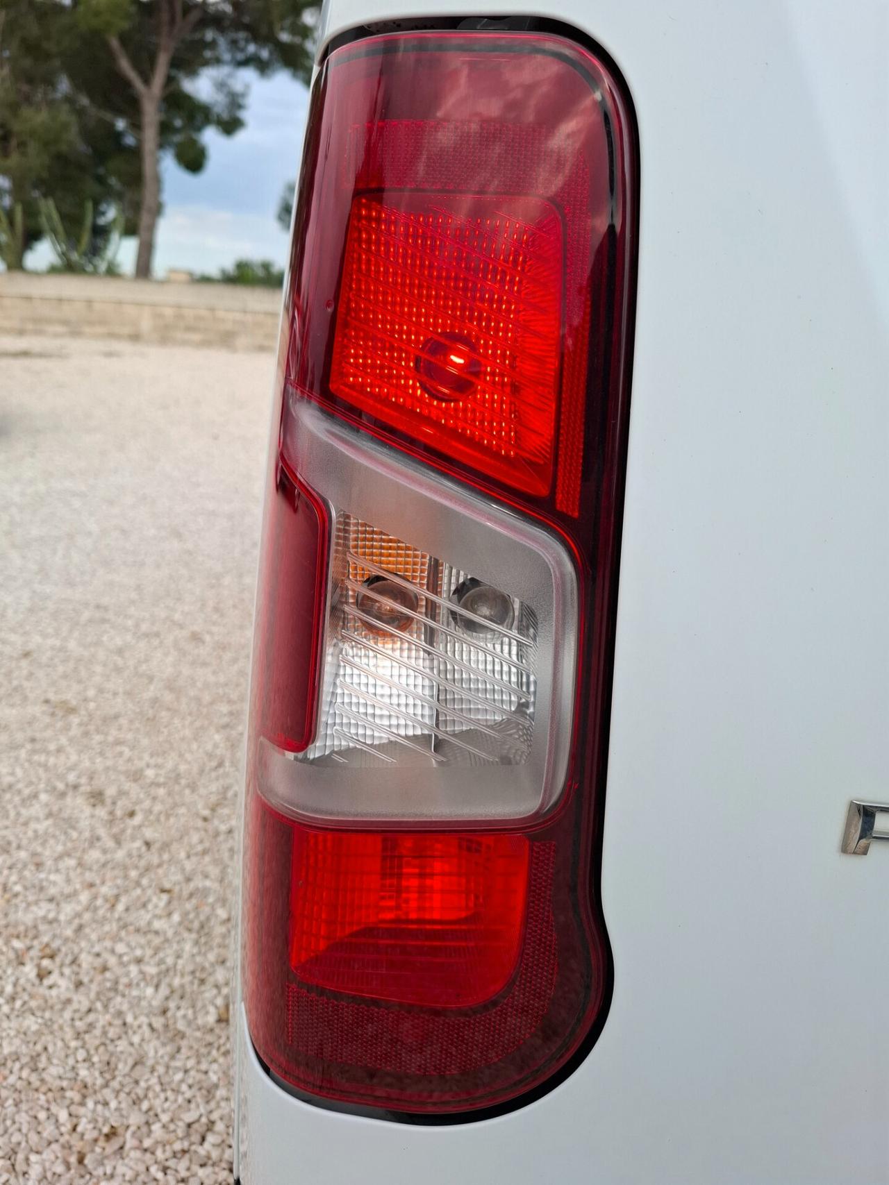 Peugeot Partner BlueHDi 100cv 3 POSTI - 1000Kg di PORTATA