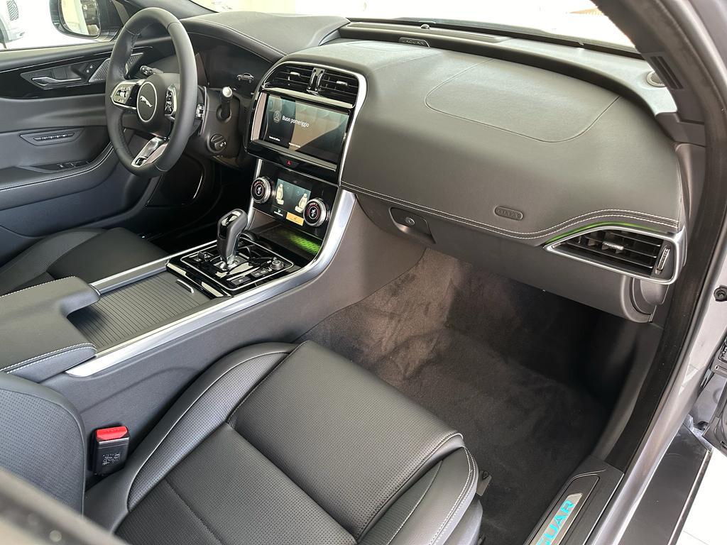 Jaguar XE 2.0 D 204 CV aut. R-Dynamic SE - PROMO LISTINO € 66.166,00 PROMO OTTOBRE € 53.000,00 TAN 2,95 %