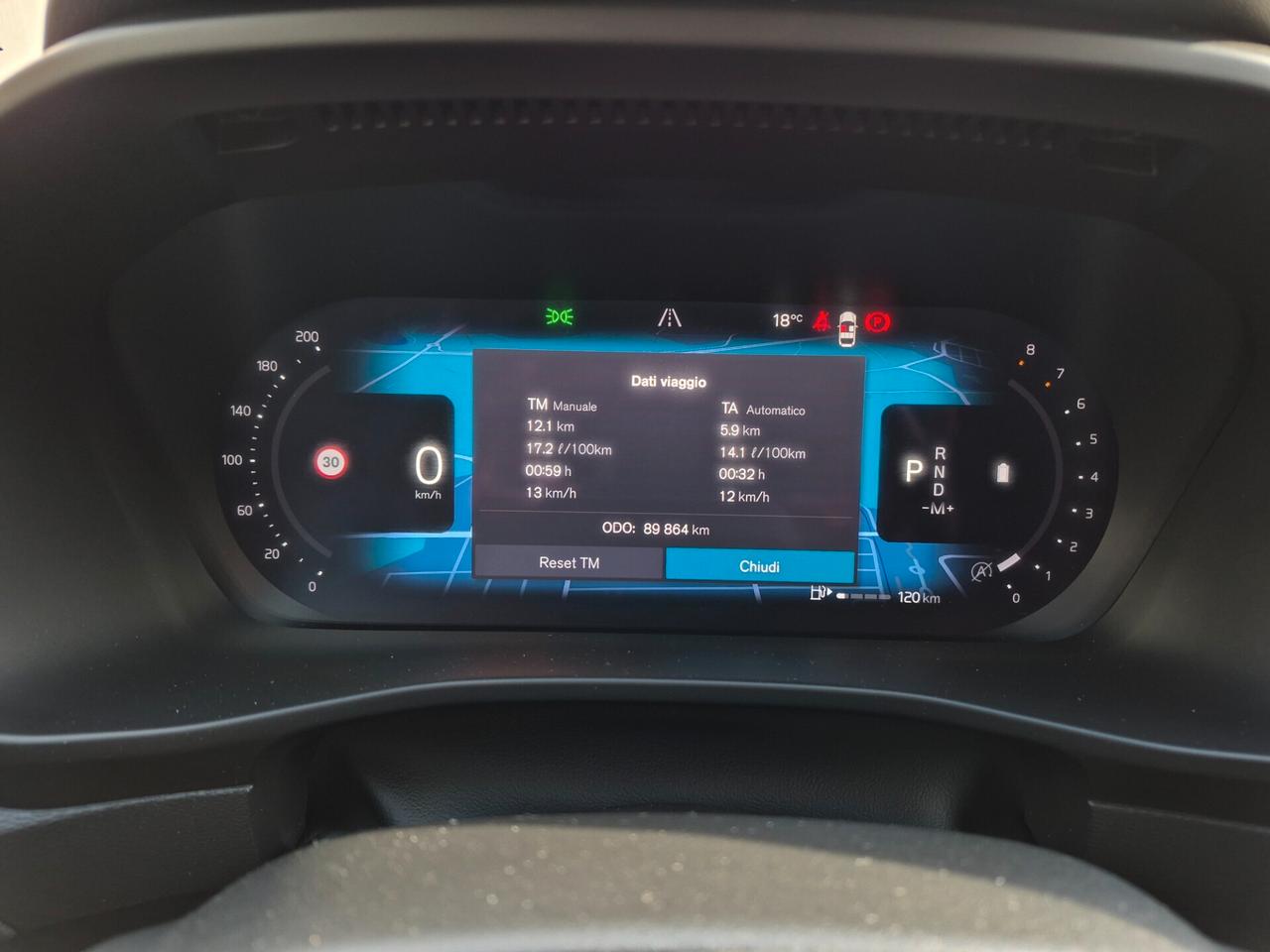 Volvo XC40 B3 2.0 HYBRID ESSENTIAL AUTOMATICA LED NAVI APPLE CAR PLAY/ANDROID AUTO RETROCAMERA C.18 KEYLESS VETRI PRIVACY