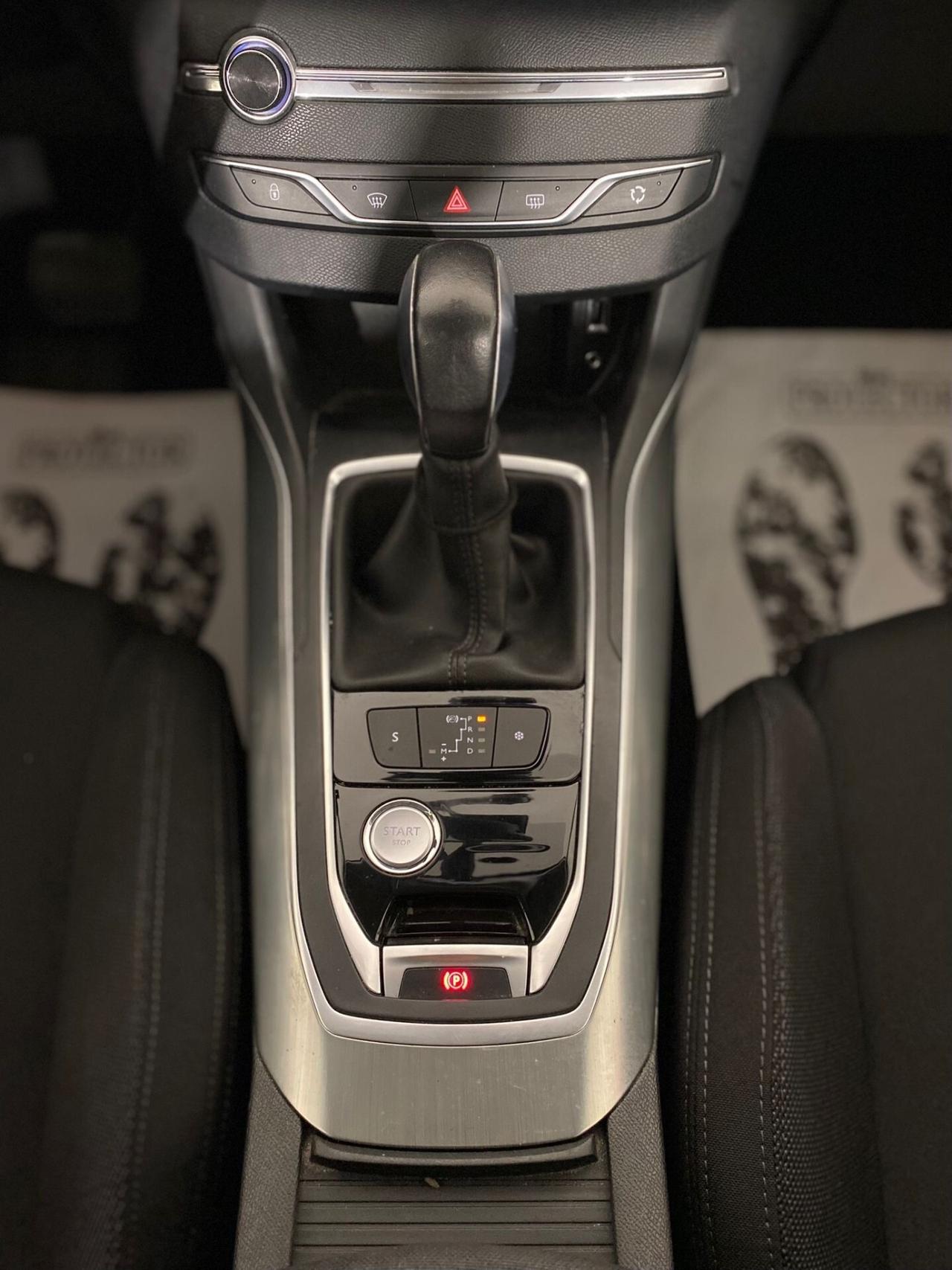 Peugeot 308 PureTech Turbo 130 *PER COMMERCIANTI *
