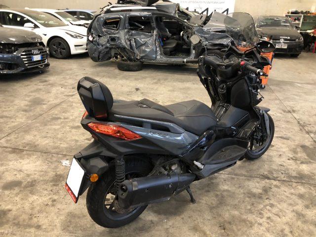 YAMAHA X-MAX 300 *VA IN MOTO*