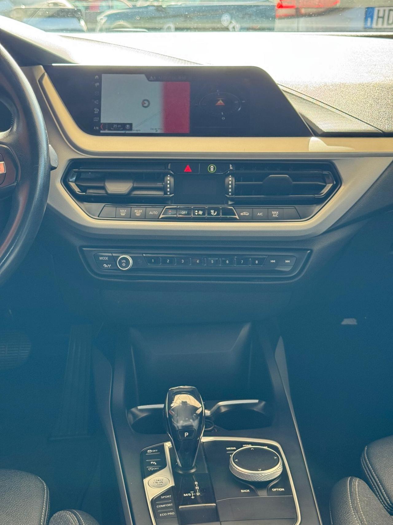 Bmw 118 118d 5p. Business Advantage