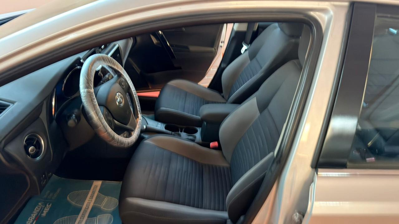 Toyota Auris 1.8 Hybrid Lounge