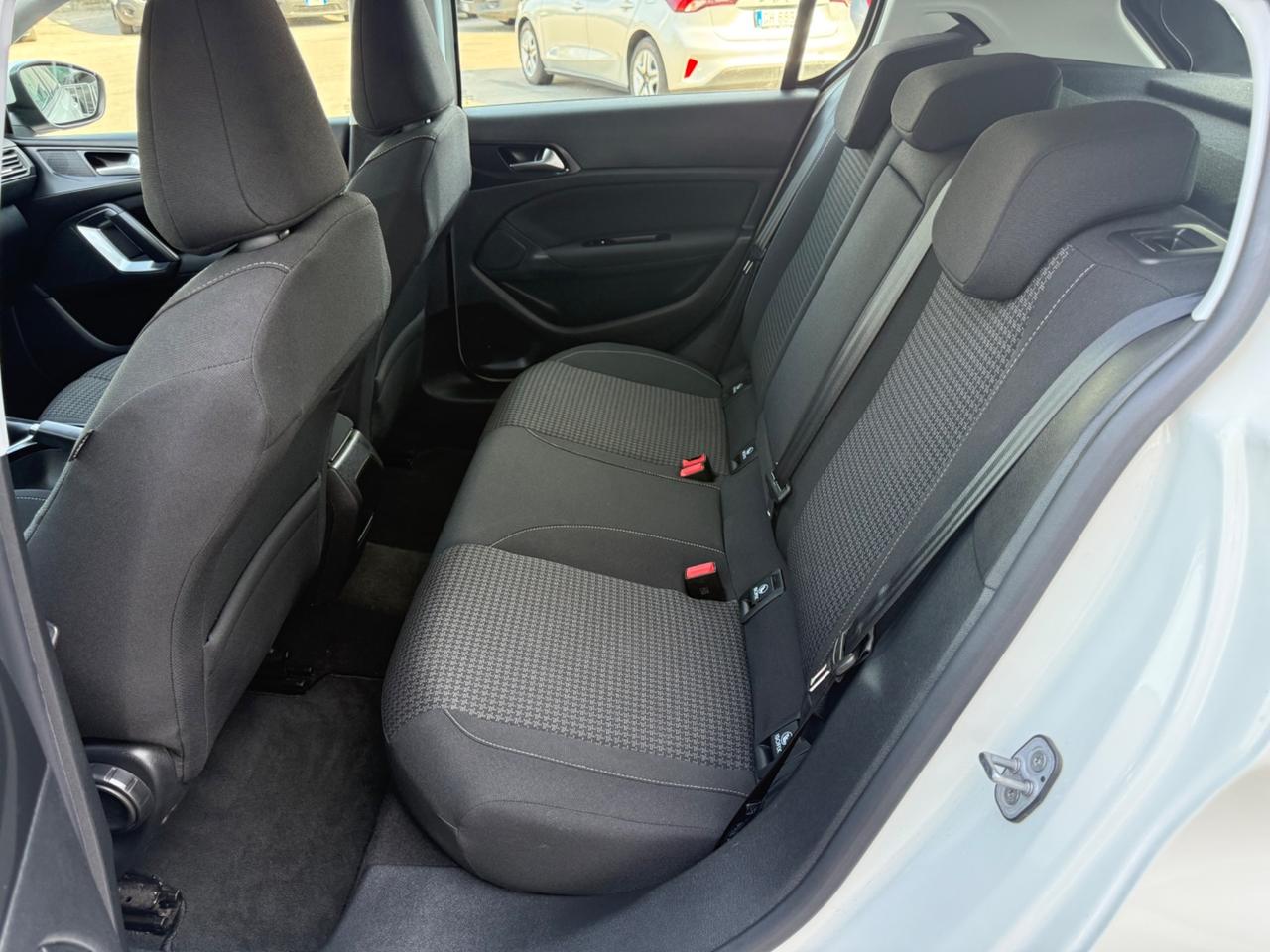 Peugeot 308 Berlina 1.5 130 Cv Bianco perla