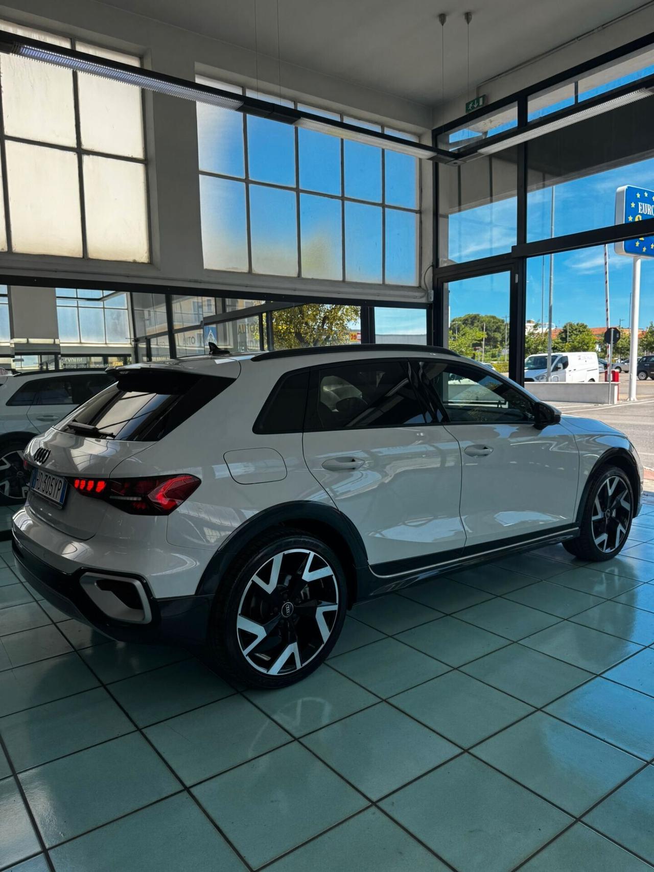 Audi A3 allstreet TDI 110 kW S tronic Identity Contrast