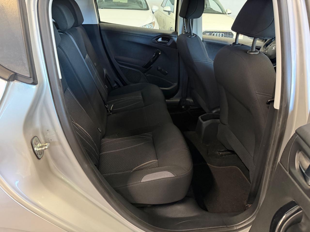 Peugeot 208 1.4 HDi 68 CV 5 porte Allure