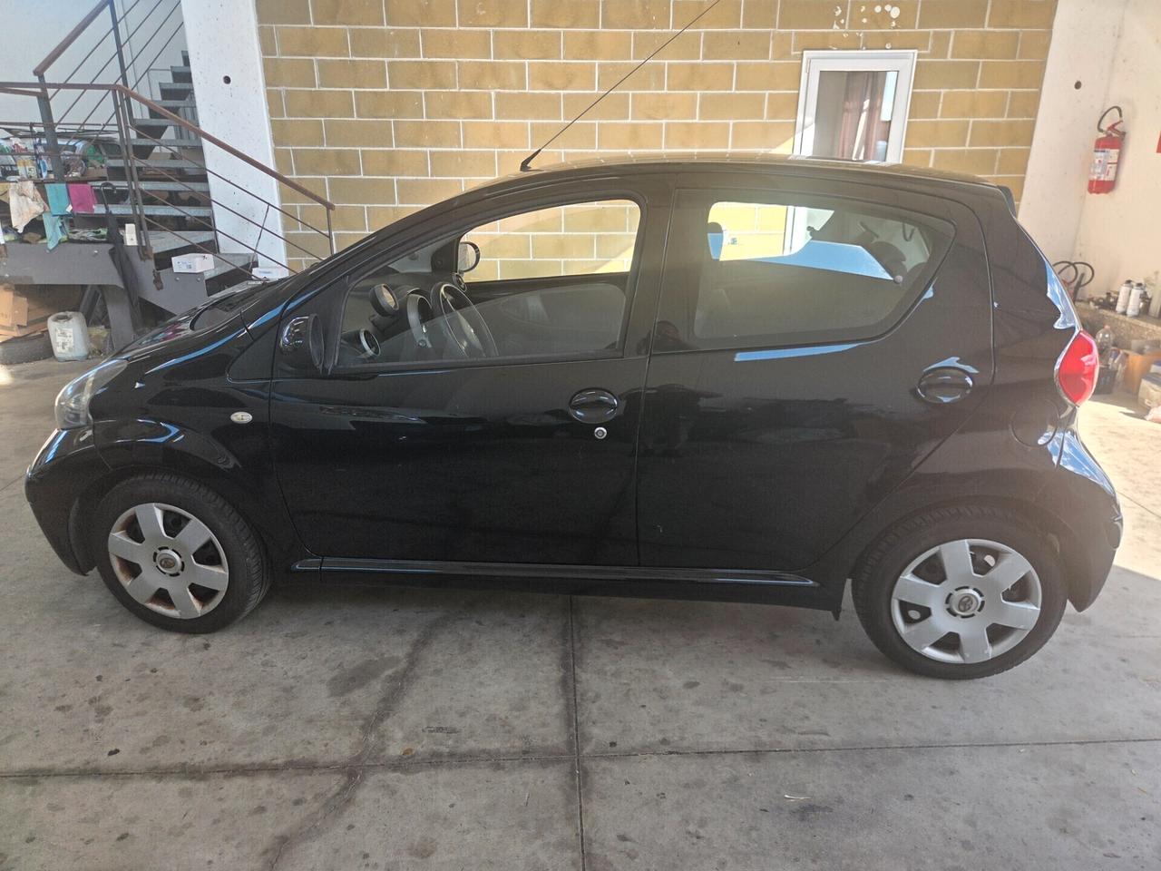 Toyota Aygo 1.0 12V VVT-i 5 porte Sol