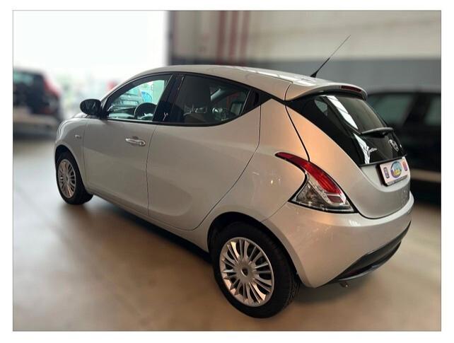 Lancia Ypsilon 1.2 69 CV 5 porte Gold X NEOPATENTATI