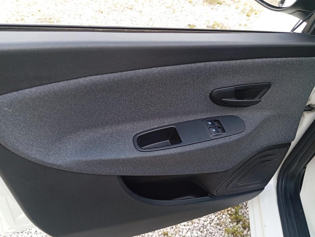 Lancia Ypsilon elefantino 1.2 69 CV UNIPRO