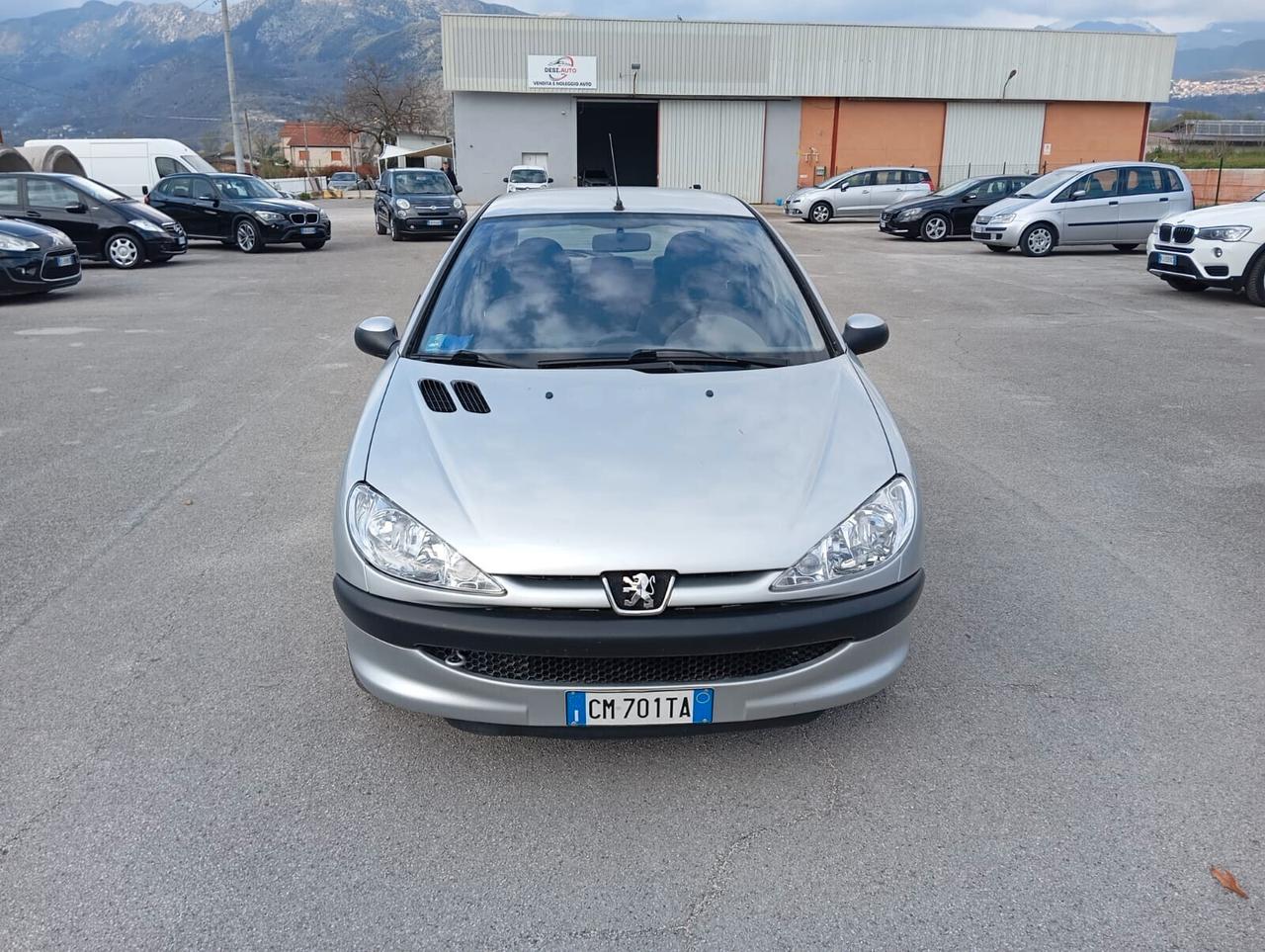 Peugeot 206 1.1 3p. XT
