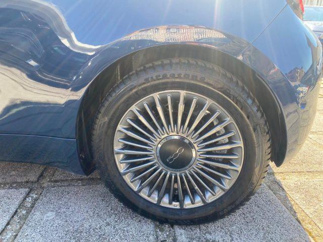 FIAT 500e Berlina 42 kWh La Prima