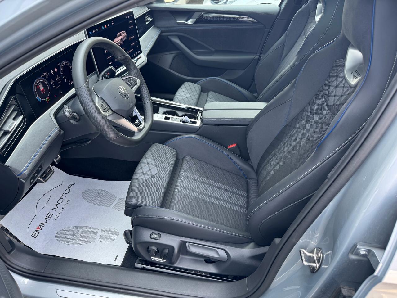 Volkswagen Passat 1.5 etsi act R-Line dsg Full Opt. / NO VINCOLI