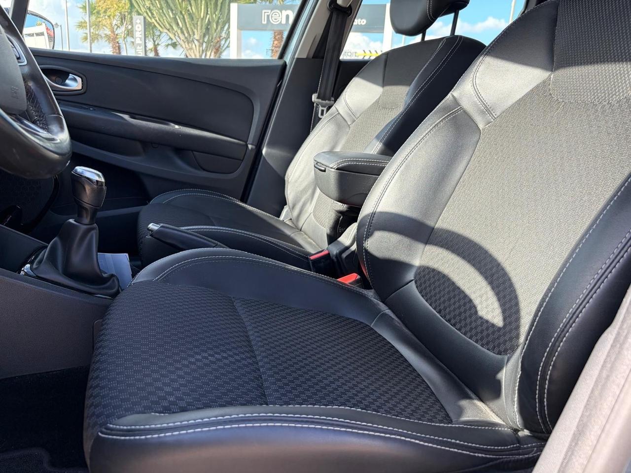 Renault Clio Sporter dCi 90CV Moschino Intens